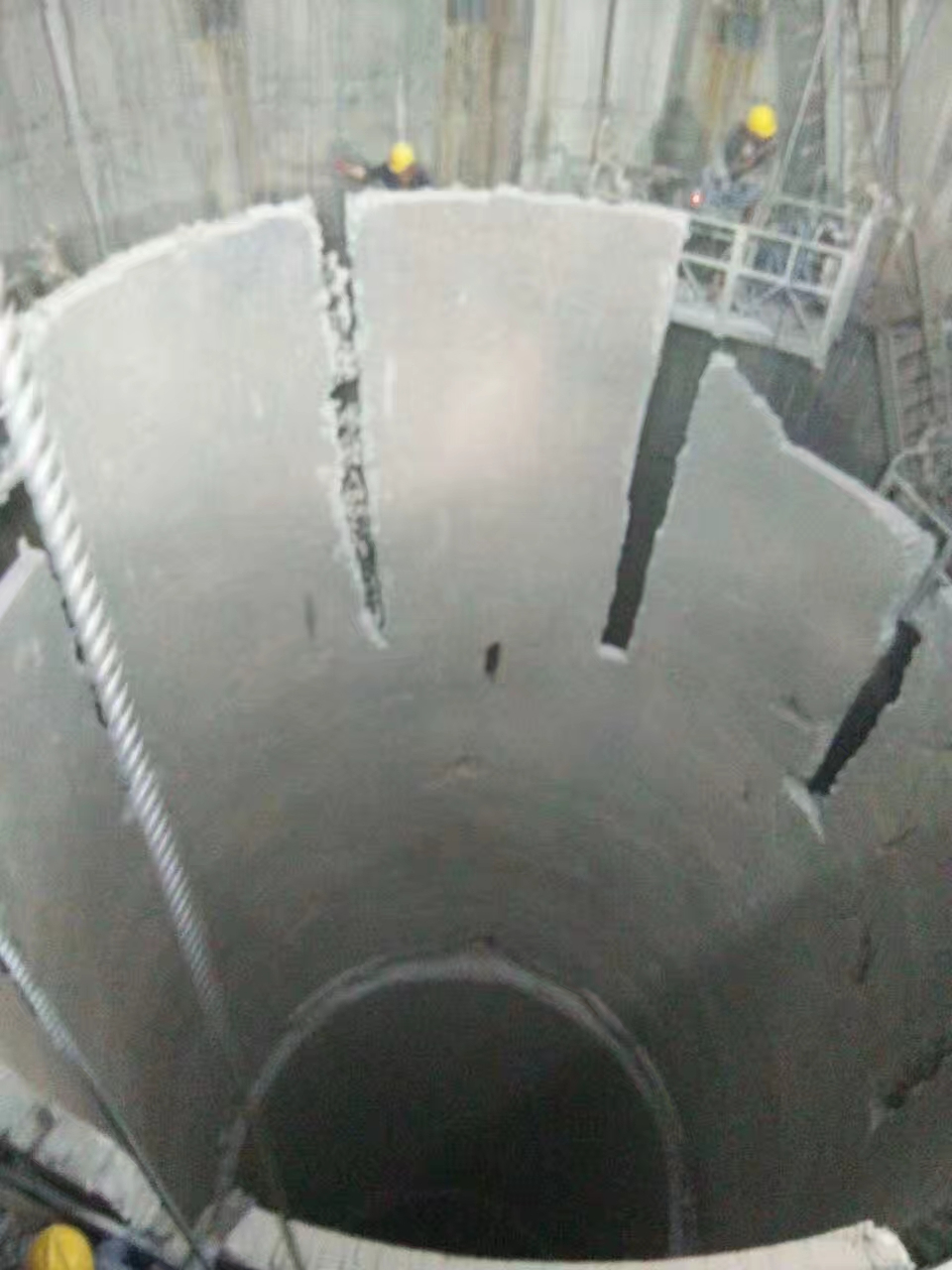 煙囪內襯拆除